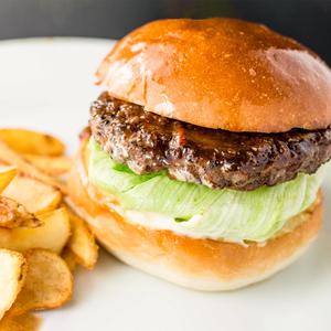 赤ワイン仕立てのTERIYAKIバーガー(フライドポテト付き)
