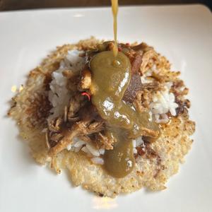元祖焼きおにぎらずプルドポークグリーンカレーソース