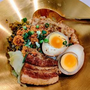台湾豪華ルーロー飯