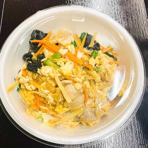 キクラゲ、玉子、豚肉丼