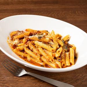 牛ひき肉と5種の野菜のペンネボロネーゼ