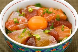 海鮮ユッケ丼