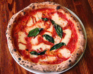 ピッツァ・ディアヴォラ Pizza Diavola