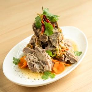 豚の肋蒸し辛味サラダ
