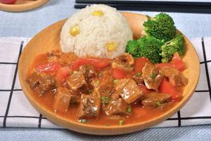 番茄牛 トマト牛丼
