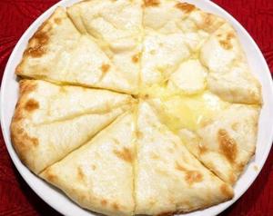 【当店人気No.5】チーズナン/Cheese Naan
