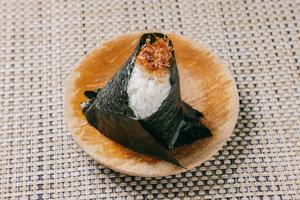 チーズおかかおむすび