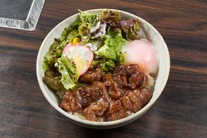 黒毛和牛ツボ漬けカルビ焼肉丼(タレ)