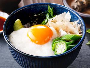 山かけとろろご飯とオクラと花かつお