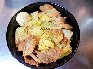 豚焼肉丼 Grilled pork bowl