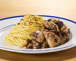 ペペロンチーノ 炭火焼チキンのせ