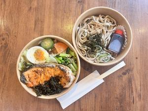 【人気！】鮭幽庵焼きのっけ丼弁当ハーフ蕎麦セット