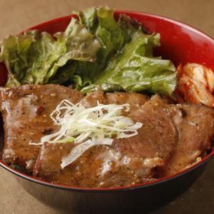 牛赤身塩焼肉丼