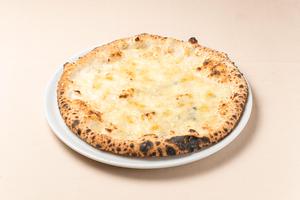 ピッツァ クアトロフォルマッジ Pizza Quattro Formaggi