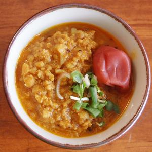 鶏ひき肉とナンコツのキーマカレー