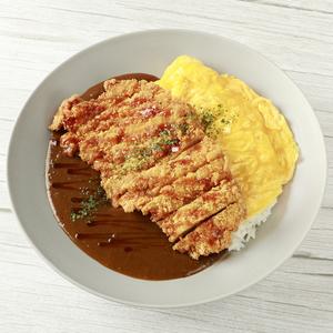 オムチキンカツカレーFluffy Omelette and Chicken Cutlet Curry