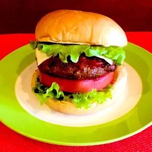 自家製ひき肉のチーズバーガー Cheeseburger Halal