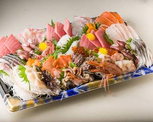 寿司屋が作る極上お刺身盛合わせ7名様以上～ Assorted Deluxe Raw Fish Platter (Serves 7 or More)