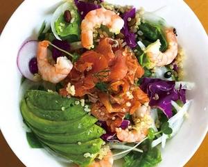 《黄金のサーモン × アボカド》 アラスカンスタイルサラダ 《Golden salmon x avocado》 Alaskan style salad