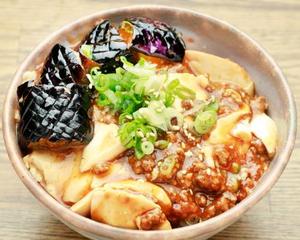 特製麻婆丼 (※写真は茄子トッピング)