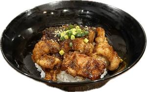 和牛味噌ホルモン丼