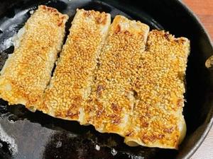 元祖手作り鉄鍋ゴマ棒餃子(5本)