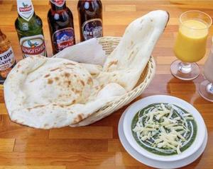 ほうれん草チーズカレーセットHorensho cheese curry Nan set