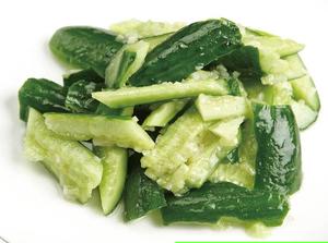 胡瓜のニンニク和え cucumber mixed with garlic paste 黄瓜拌蒜泥