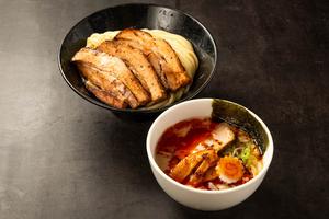 特製 頑者の炙り三枚チャーシュー背脂醤油辛つけ麺