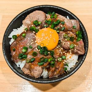 馬肉のたたき丼