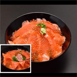 サーモンに隠れたねぎとろ「ドームサーモン丼」