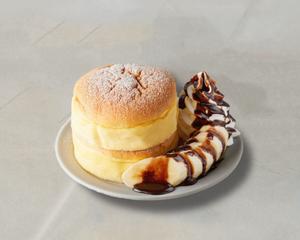 チョコバナナホイップスフレパンケーキ(2個付き) Chocolate Banana Souffle Pancake