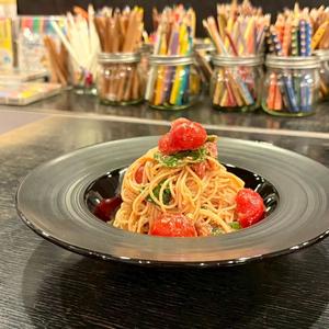 フレッシュバジル香るトマトと生ハムの冷製パスタ