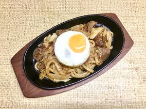焼きうどん【目玉焼き・にんにく風味噌】