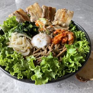 ナムル7種と旨塩サムギョプサルビビンバ 7 kinds of namul and samgyeopsal bibimbap with salt sauce