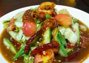 タム ティアングワー・ホーイドーン(スパイシーきゅうりと赤貝サラダ) Spicy Cucumber ＆ Cockle Salad