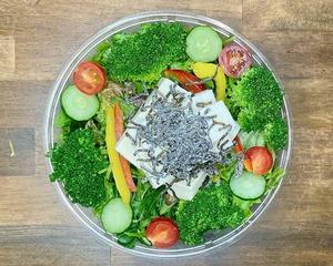 豆腐と塩昆布サラダボウル Tofu and salted kelp salad bowl