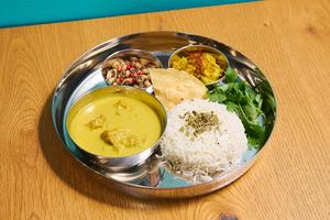 シン・キイロイ チキンカレー