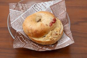 いちじくクランベリーベーグルのバターサンド
