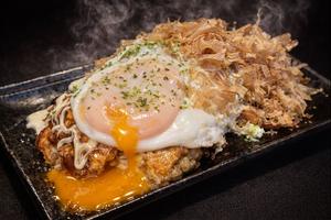 特製目玉のお好み焼き