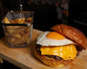 チーズエッグバーガー CHEESE EGG BURGER