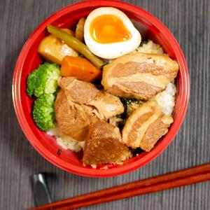 絶品！国産上豚の角煮丼 Stewed Pork Rice Bowl