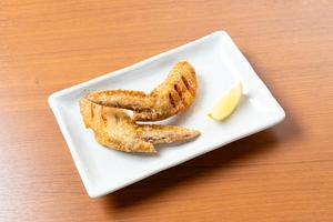 手羽先の唐揚げ (1本)