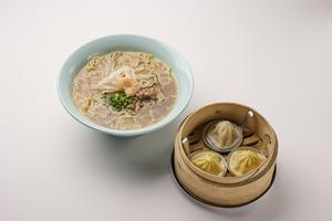 夜市の蒸し小籠包3個+担仔麺