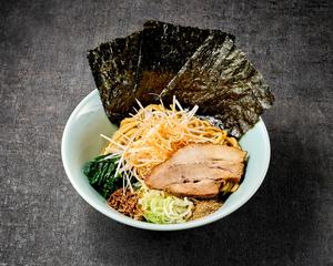 辛ネギまぜそば(チャーシュー1枚・薬味ネキ・フライドオニオン・魚粉・ホウレン草・ノリ3枚・辛ネギ)