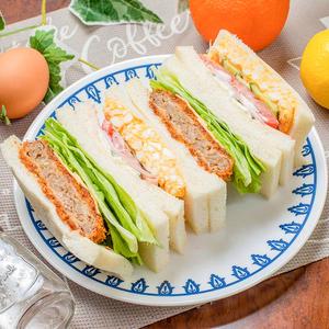 お肉屋さんのメンチカツ + 名物ミックスサンドイッチ