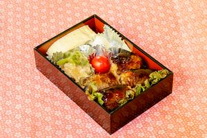 肉巻きおにぎり弁当