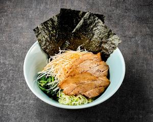 ≪5位≫辛ネギチャーシュー丼(チャーシュー3枚・薬味ネギ・ホウレン草・ノリ3枚・辛ネギ)