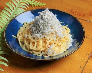 たっぷりしらすのペペロンチーノ