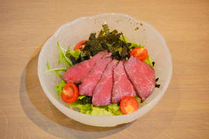 和牛ローストビーフサラダ